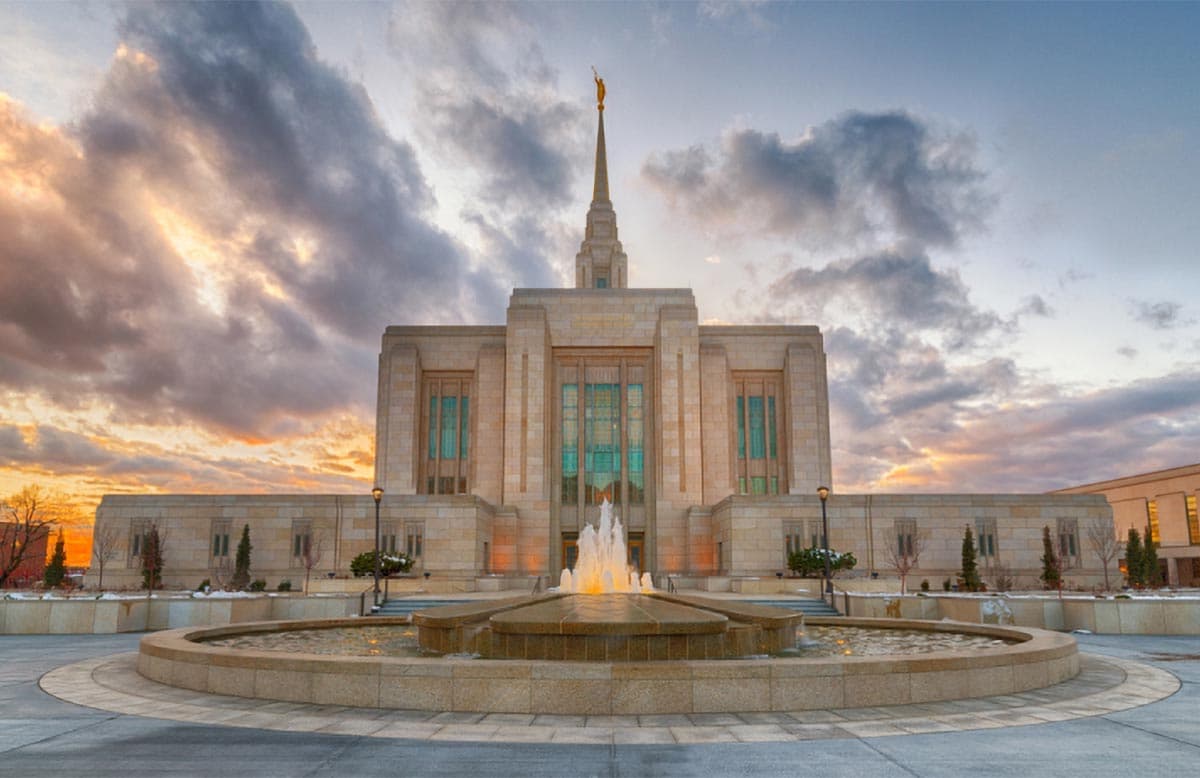 Ogden Utah Temple Fountain Children playing in a splash pad